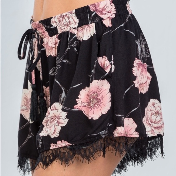 Floral shorts with fringe detail - Picture 5 of 7